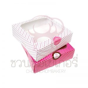 กล่องเบเกอรี่ลายจุด 1 ปอนด์ เจาะหน้า สีขาวจุดชมพู BB22 รหัส PBN4S0210