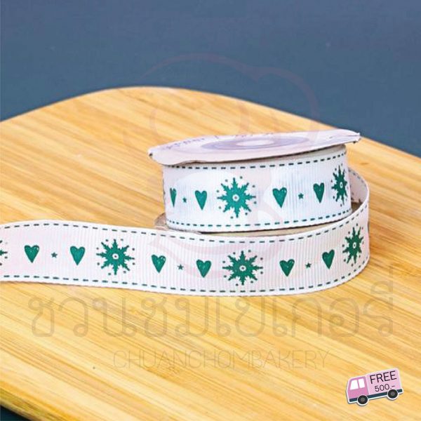 ริบบิ้น ขนาด 2 ซม. ยาว 9 เมตร สีครีมลายหัวใจเขียว รหัส 0905080